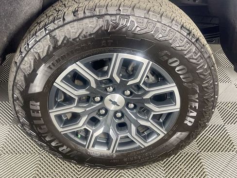 Used 2026 Chevrolet Colorado Z71 w/ Technology Package image 31