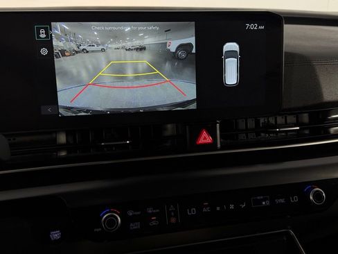 Used 2025 Kia Carnival image 20