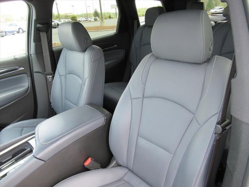 Used 2023 Buick Enclave Essence w/ Experience Buick Package FWD image 18