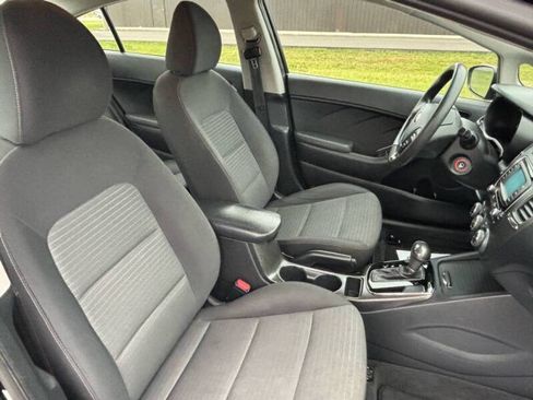 Used 2017 Kia Forte LX image 8