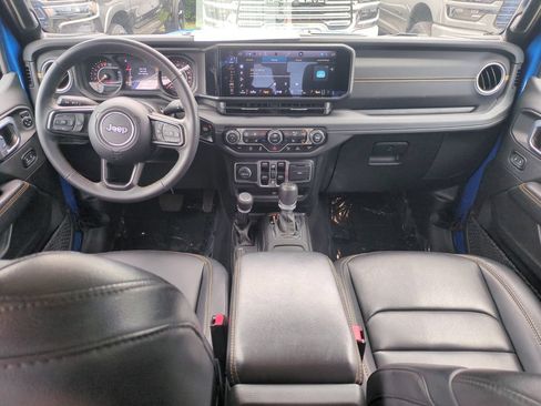 Used 2024 Jeep Gladiator Sport AWD/4WD image 16