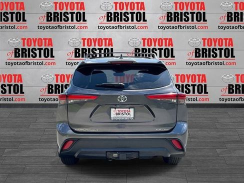 Used 2021 Toyota Highlander XLE image 4
