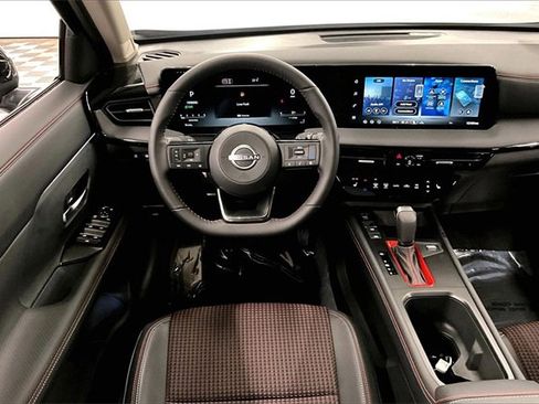 New 2026 Nissan Kicks SR image 18