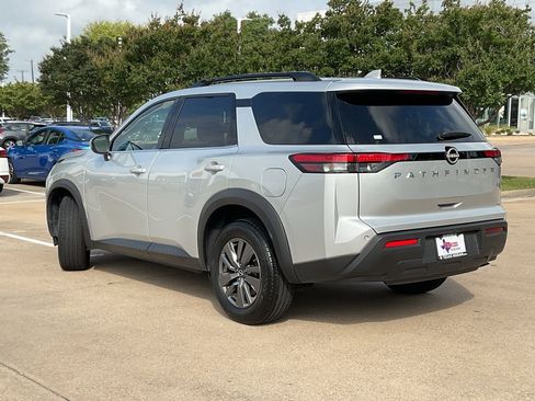 Used 2025 Nissan Pathfinder SV FWD image 6