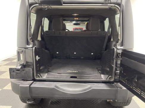 Used 2015 Jeep Wrangler Unlimited Sahara w/ Connectivity Group image 18