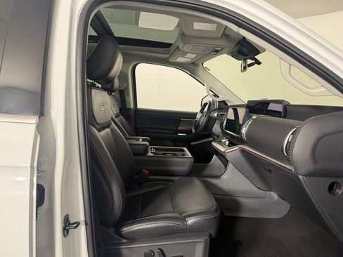 Used 2025 Ford Expedition Max Platinum AWD/4WD image 32