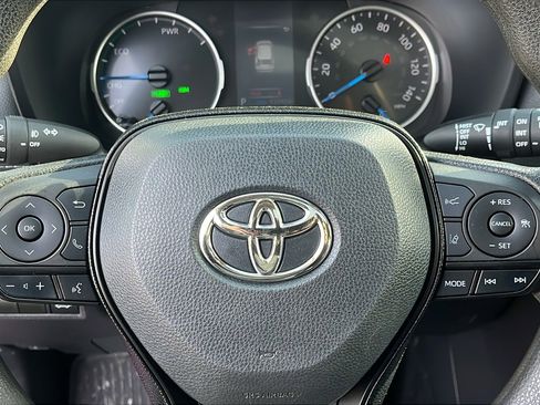 Used 2021 Toyota RAV4 XLE w/ Convenience Package image 13