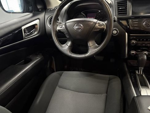 Used 2020 Nissan Pathfinder SV image 16