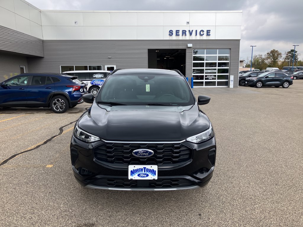 Used 2024 Ford Escape ST-Line w/ Tech Pack #1 AWD/4WD image 4