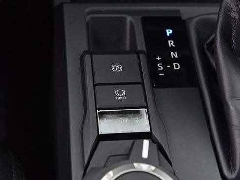Used 2025 Toyota Tacoma SR AWD/4WD image 16