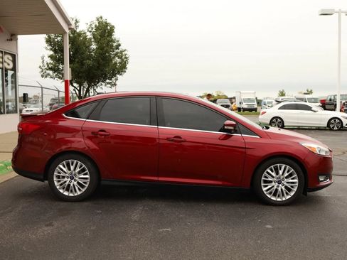 Used 2017 Ford Focus Titanium FWD image 4