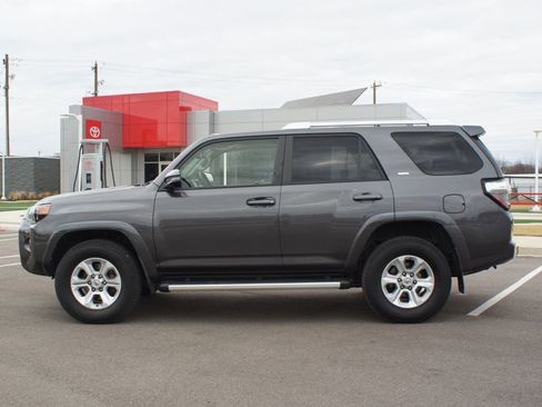 Used 2016 Toyota 4Runner SR5 Premium image 13