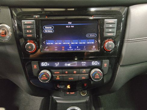 Used 2018 Nissan Rogue SL image 25