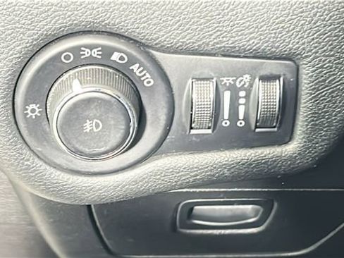 Used 2016 Jeep Cherokee Latitude w/ Cold Weather Group AWD/4WD image 20