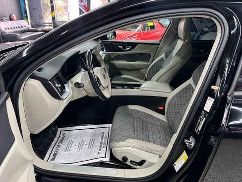 Used 2021 Volvo S60 T6 Momentum AWD/4WD image 10