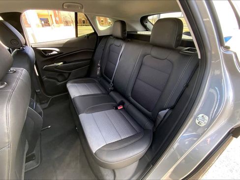 Used 2025 Chevrolet Trax LT w/ LT Convenience Package image 20