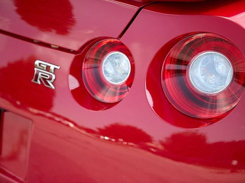 Used 2016 Nissan GT-R Premium AWD/4WD image 19