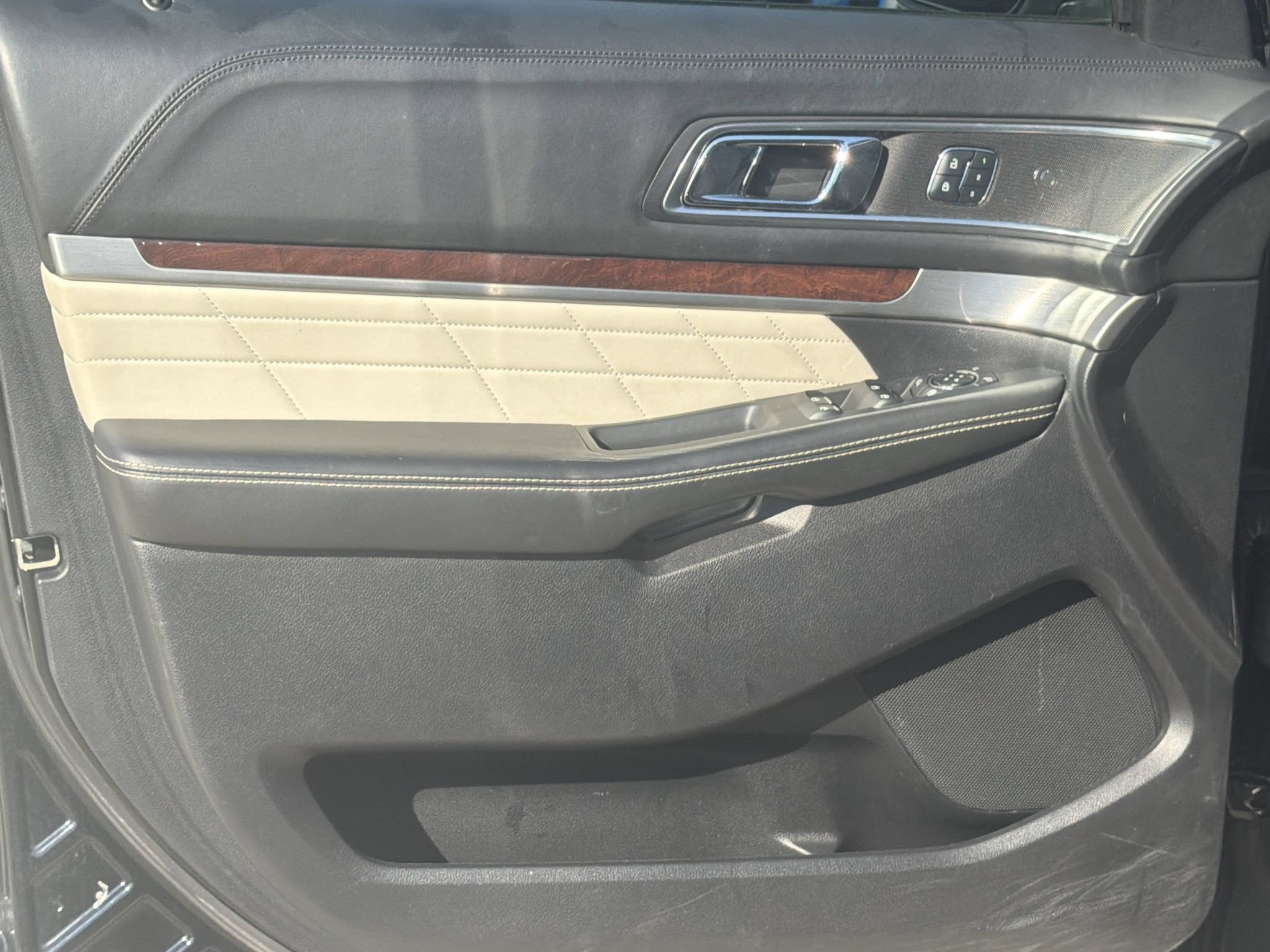 Used 2016 Ford Explorer Platinum AWD/4WD image 12