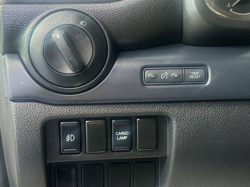 Used 2017 Nissan Titan S AWD/4WD image 10