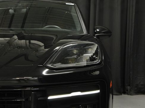 Certified 2024 Porsche Cayenne S AWD/4WD image 22