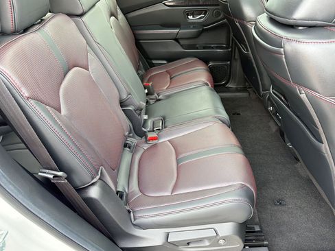 Used 2025 Honda Pilot Black Edition image 30