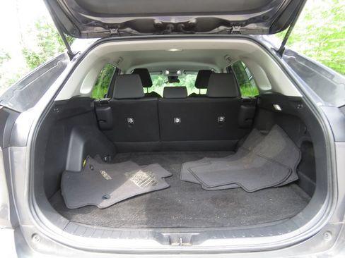 Used 2022 Toyota RAV4 XLE AWD/4WD image 16