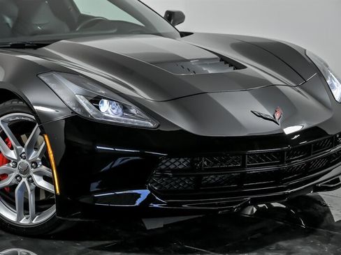 Used 2016 Chevrolet Corvette Stingray Coupe w/ 2LT Preferred Equipment Group RWD image 2