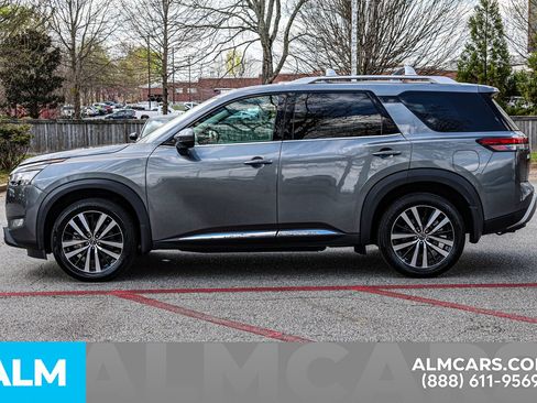 Used 2024 Nissan Pathfinder Platinum w/ Cargo Package image 8