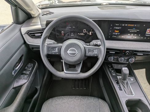 Certified 2025 Nissan Kicks SV w/ Charging Package AWD/4WD image 17