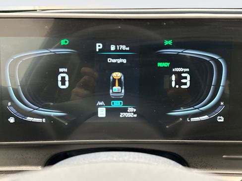 Used 2024 Kia Sportage EX image 16