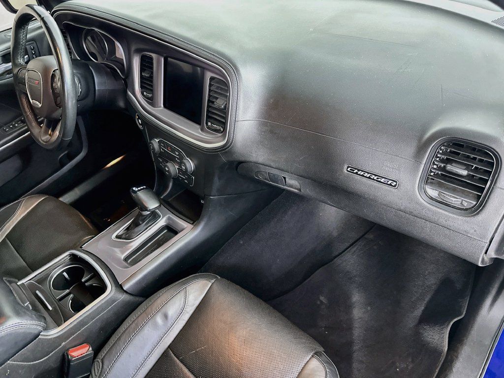 Used 2022 Dodge Charger SXT w/ Plus Group RWD image 31