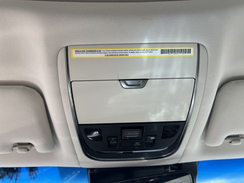 Used 2020 Lexus LS 500 w/ Accessory Package (Z2) RWD image 39