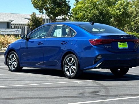 Used 2023 Kia Forte LXS FWD image 3