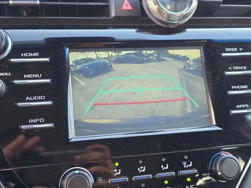 Used 2018 Toyota Camry LE FWD image 16