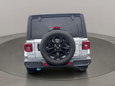 Used 2023 Jeep Wrangler Unlimited Sahara AWD/4WD image 6