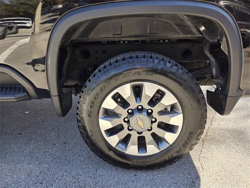 Used 2024 Chevrolet Silverado 2500 Custom w/ Custom Value Package image 17