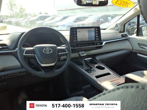 Used 2023 Toyota Sienna XLE w/ XLE Plus Package AWD/4WD image 12