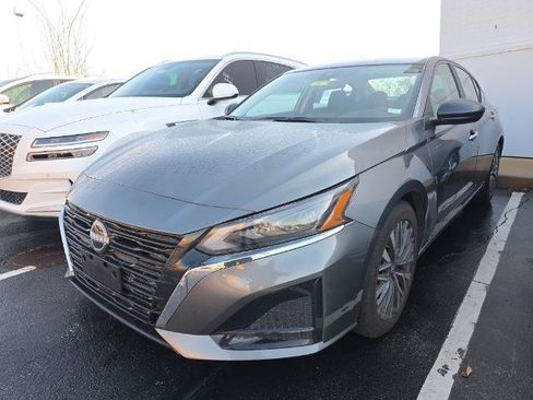 Certified 2025 Nissan Altima 2.5 SV image 1