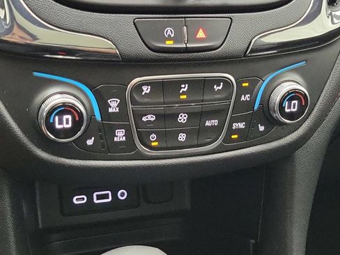 Certified 2023 Chevrolet Equinox RS w/ RS Leather Package AWD/4WD image 18