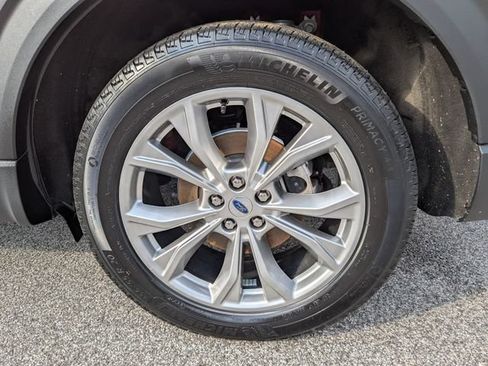 Used 2023 Ford Explorer XLT w/ Equipment Group 202A AWD/4WD image 18