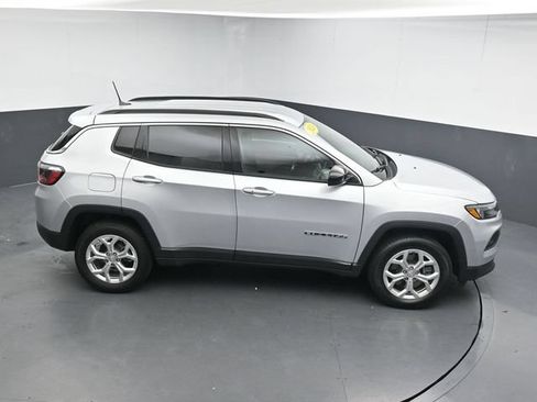 Used 2024 Jeep Compass Latitude AWD/4WD image 23