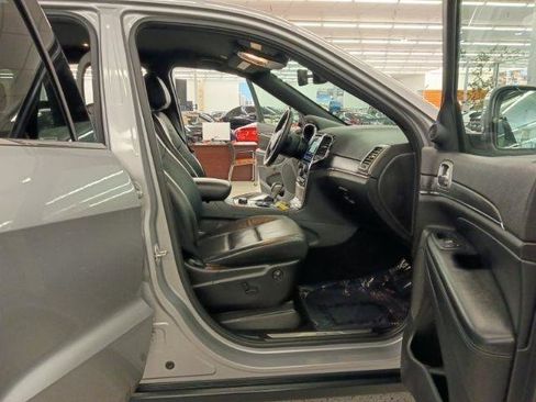 Used 2019 Jeep Grand Cherokee Limited AWD/4WD image 12
