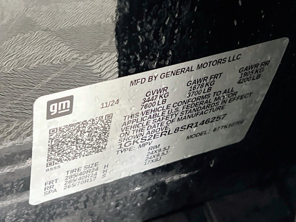 Certified 2025 GMC Yukon Denali Ultimate w/ LPO, Floor Liner Package AWD/4WD image 35