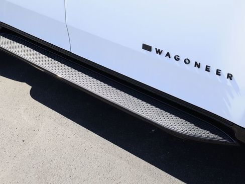 Used 2023 Jeep Wagoneer Series II image 10