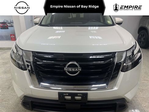 Certified 2025 Nissan Pathfinder SL w/ Cargo Package image 1