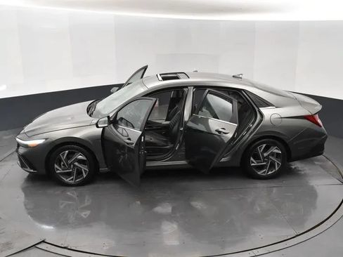 Used 2024 Hyundai Elantra Limited FWD image 7