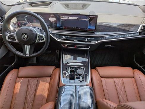 Certified 2025 BMW X7 xDrive40i w/ M Sport Package AWD/4WD image 18