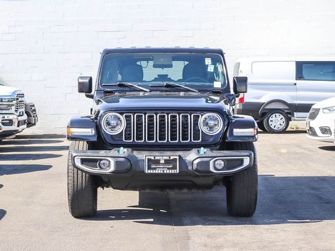 Used 2024 Jeep Wrangler Unlimited Sahara AWD/4WD image 2