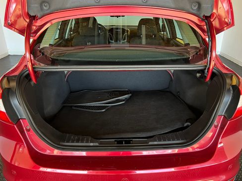 Used 2014 Ford Focus SE w/ SE Winter Package FWD image 12