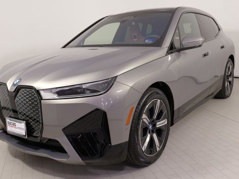 Used 2023 BMW iX xDrive50 w/ Premium Package image 4